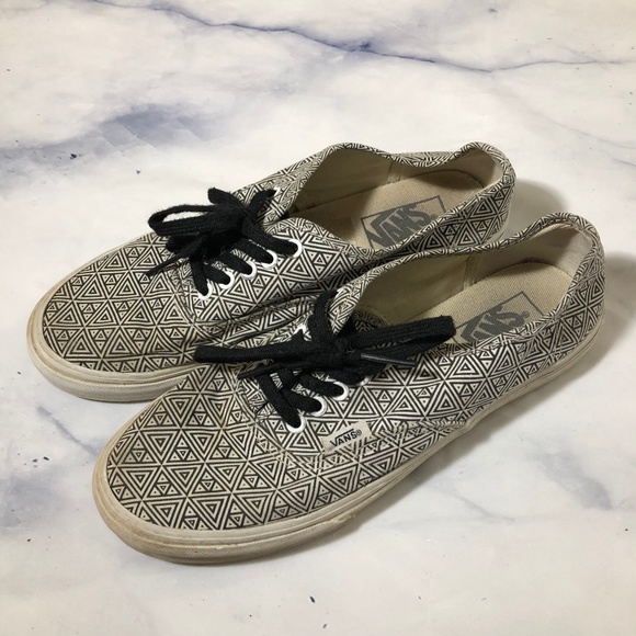 Vans Shoes - Vans Black & White Triangle Geometric Sneakers